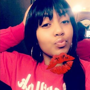 Meet your Posher, Elise